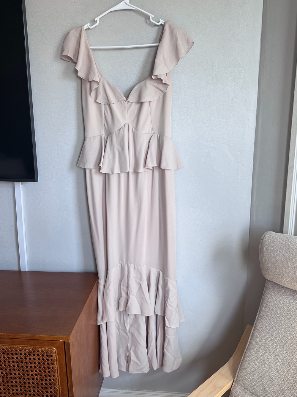 Show Me Your Mumu Reese Ruffle Midi‎ Dress Show me the Ring Crisp Nude S